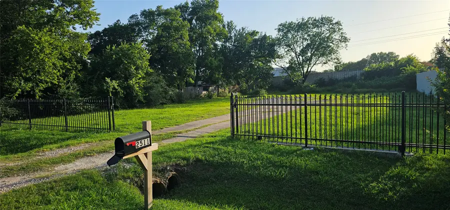 2511 Lora Lane, Balch Springs, TX 75180 - Image #3