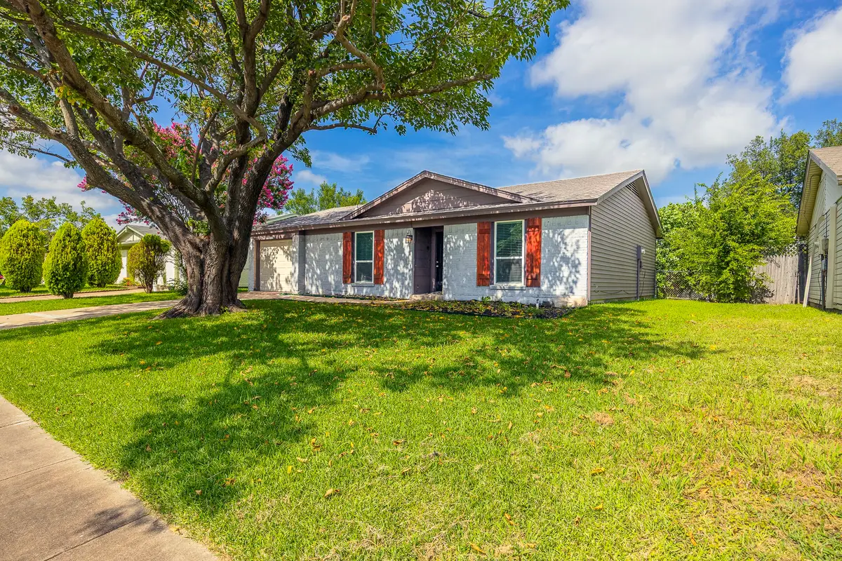 2213 Biscayne Drive W, Irving, TX 75060 - Image #1