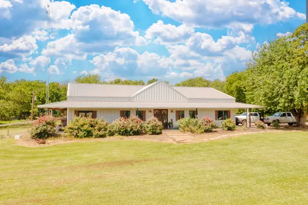 433 County Road 1245, Savoy, TX 75479