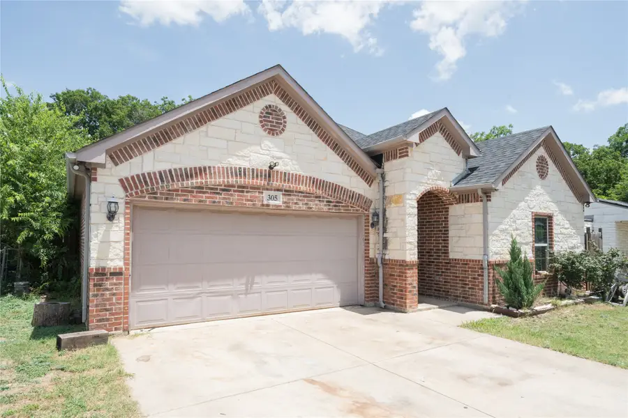 305 E Fogg Street, Fort Worth, TX 76110 - Image #2