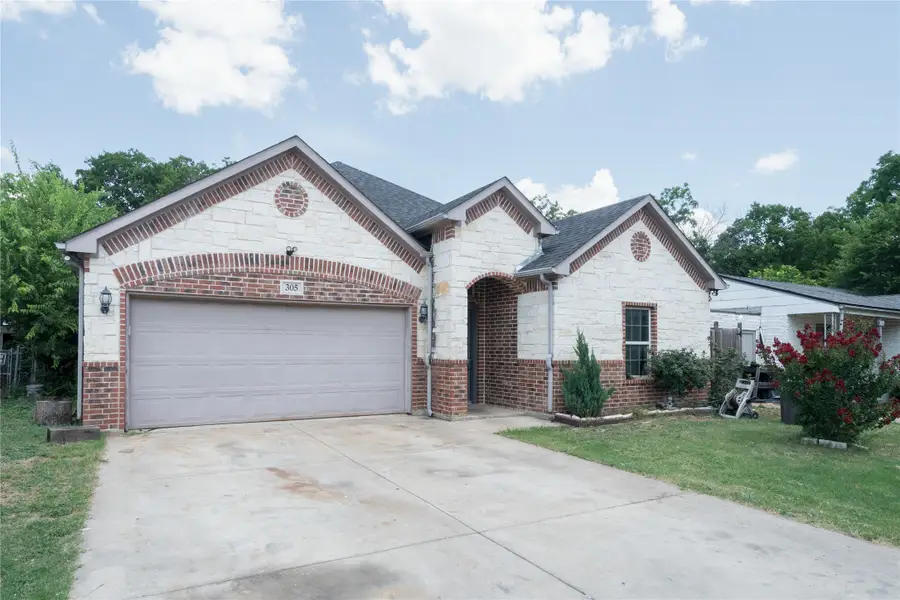 305 E Fogg Street, Fort Worth, TX 76110 - Image #3