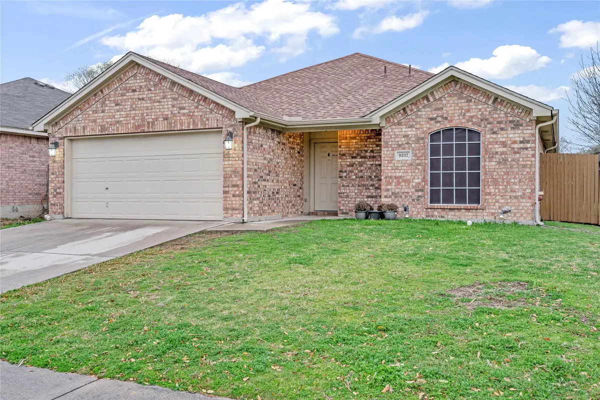 9237 Jason Drive, White Settlement, TX 76108 - Image #1