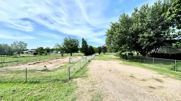 454 Holiday Village Drive, Quitman, TX 75783