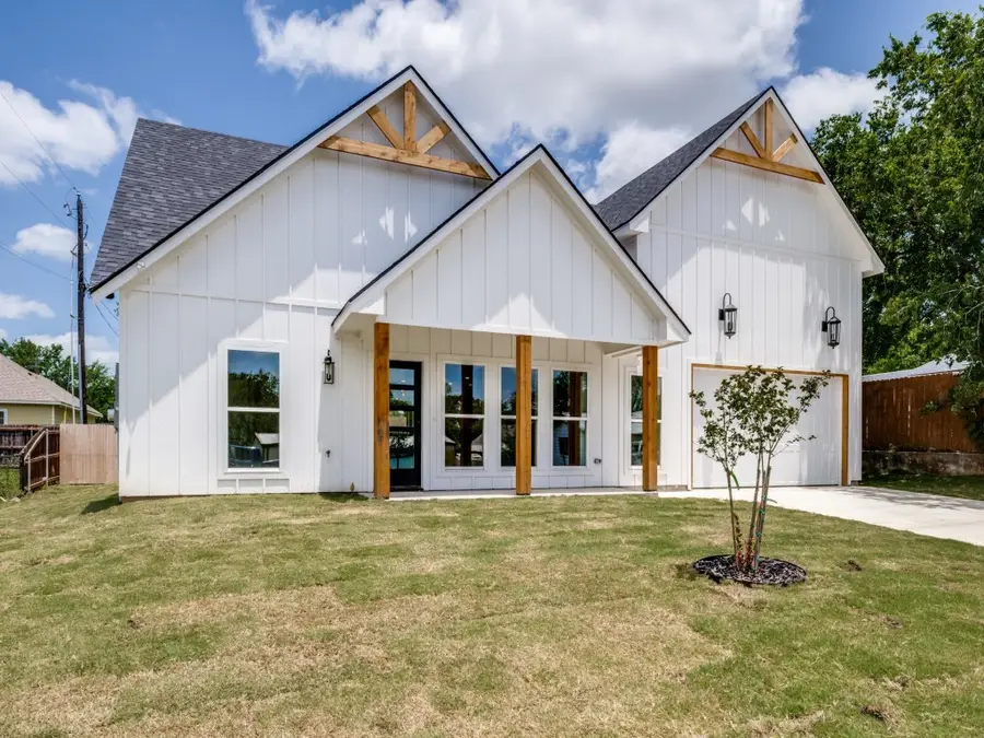 204 W Collins, Decatur, TX 76234 - Image #2