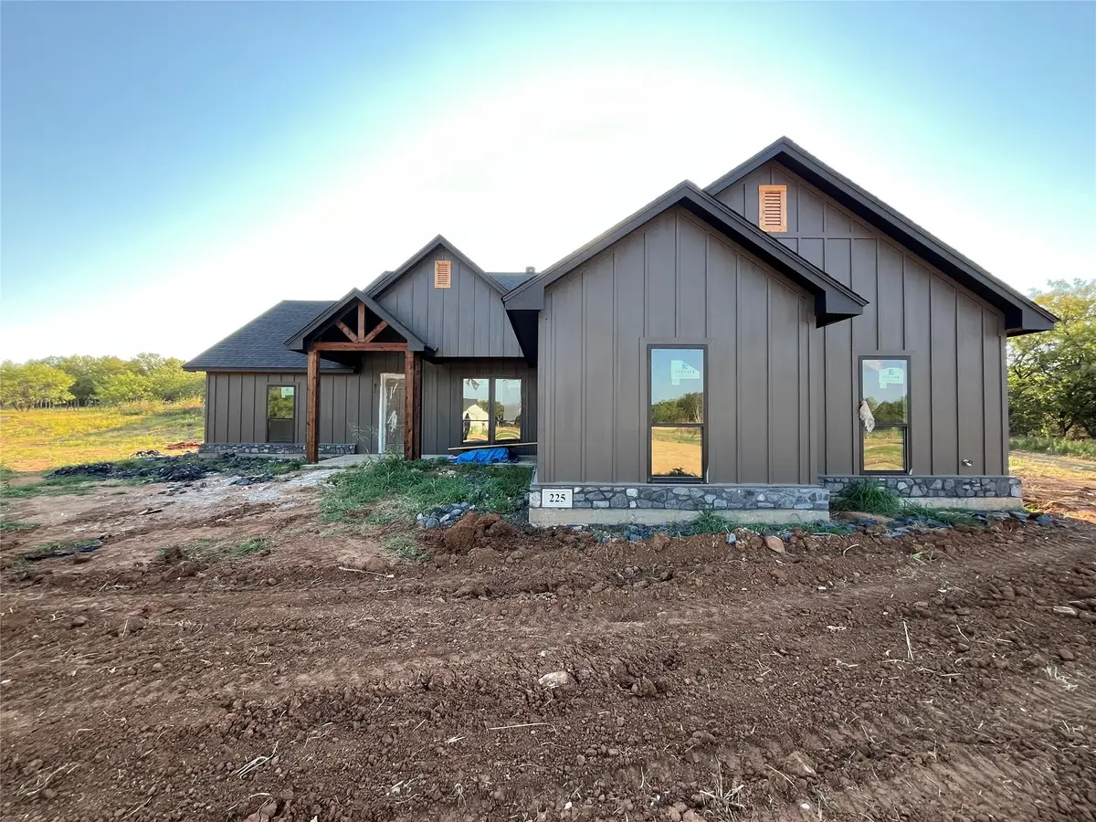 225 Jimmy Lane, Millsap, TX 76066 - Image #1