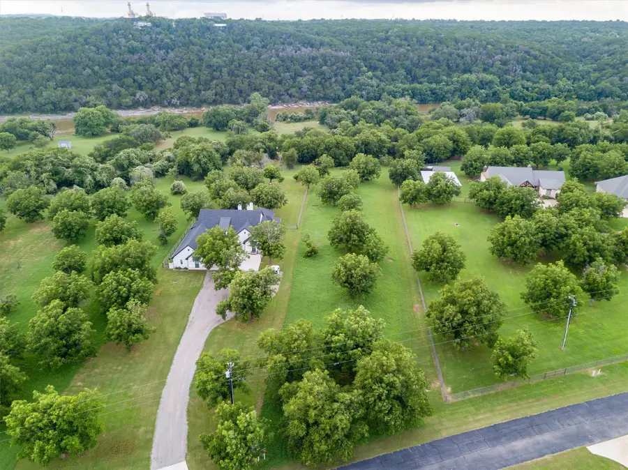 10096 Orchards Boulevard, Cleburne, TX 76033 - Image #3