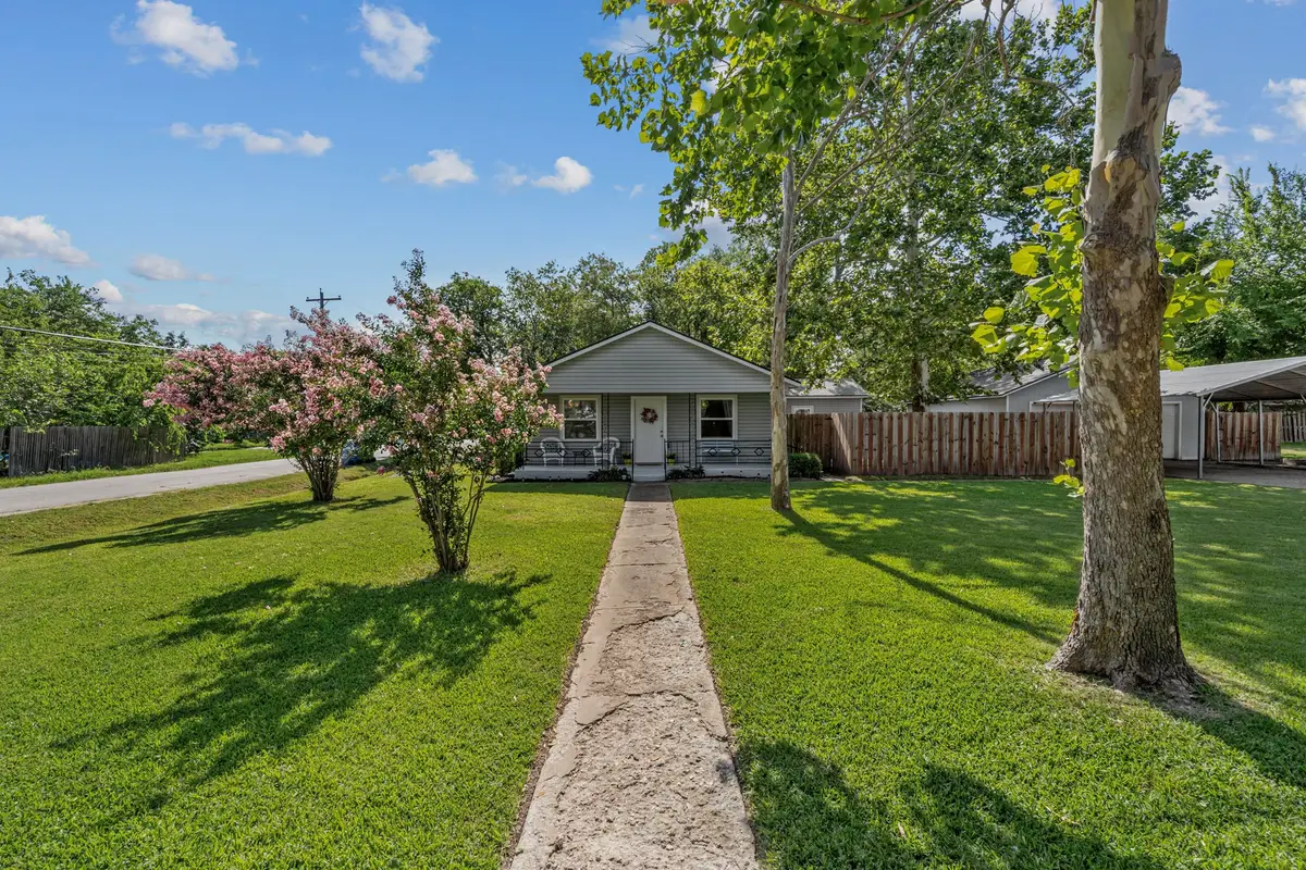 710 W Willow Street, Sanger, TX 76266 - Image #1