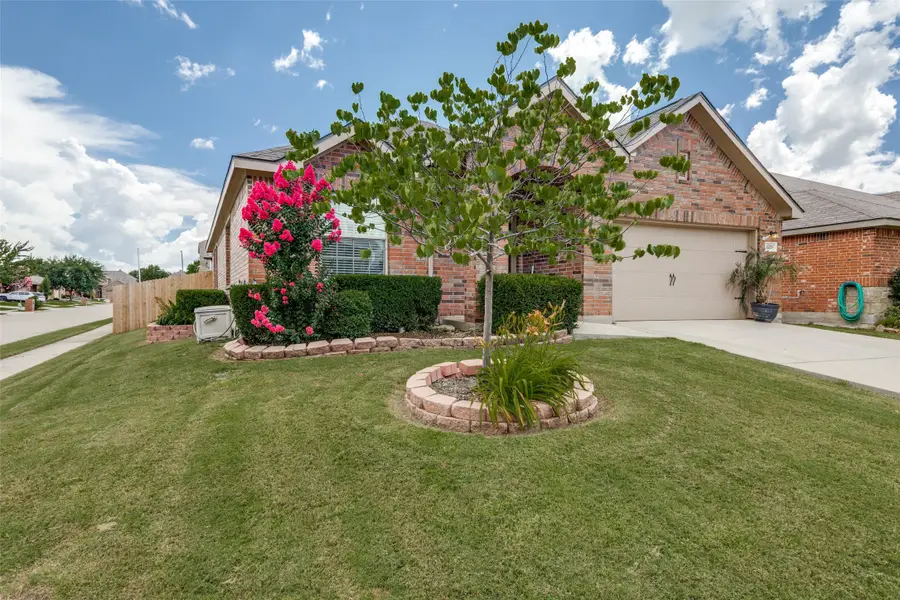 1201 Diablo Pass, Justin Roanoke, TX 76052 - Image #2