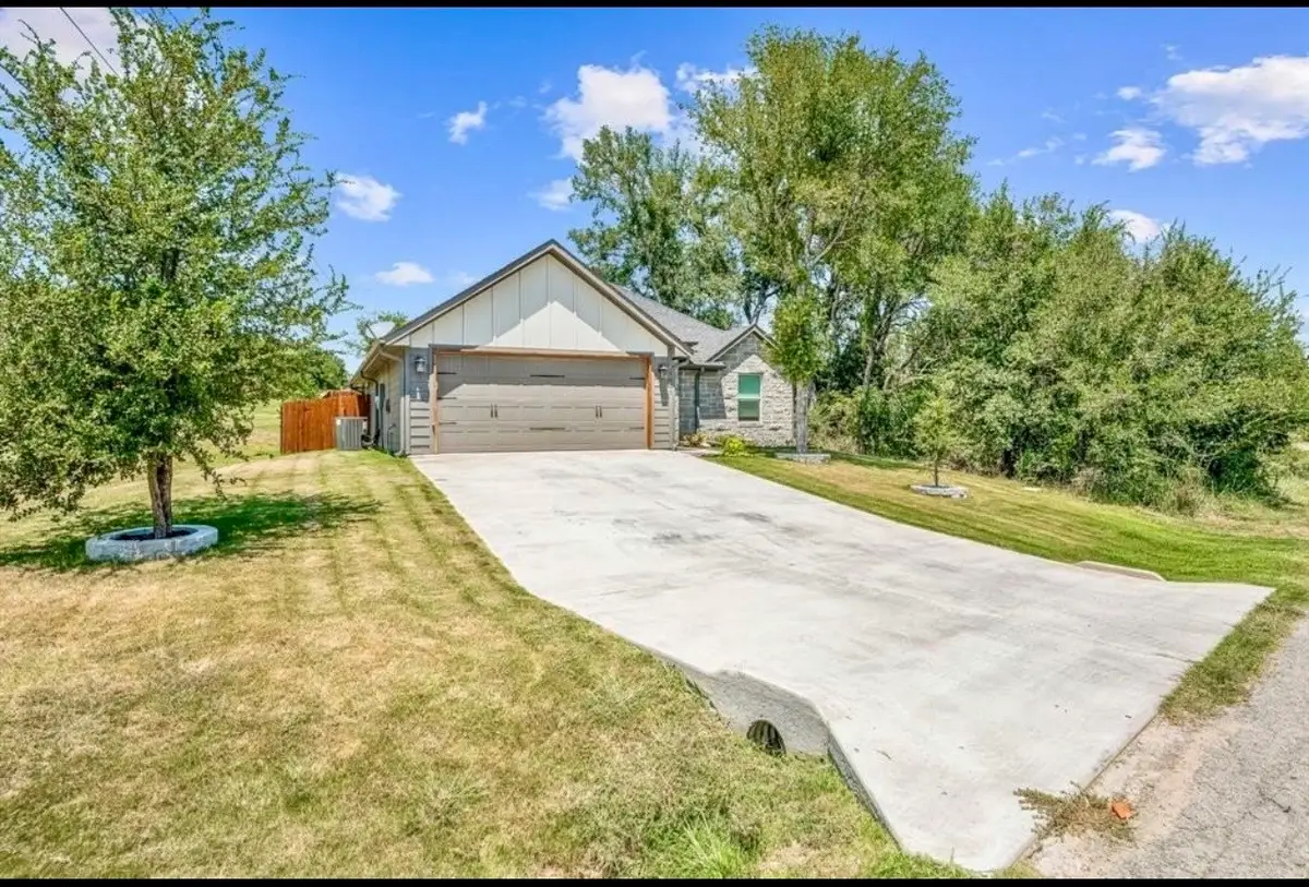 2608 San Gabriel Drive, Granbury, TX 76048 - Image #1