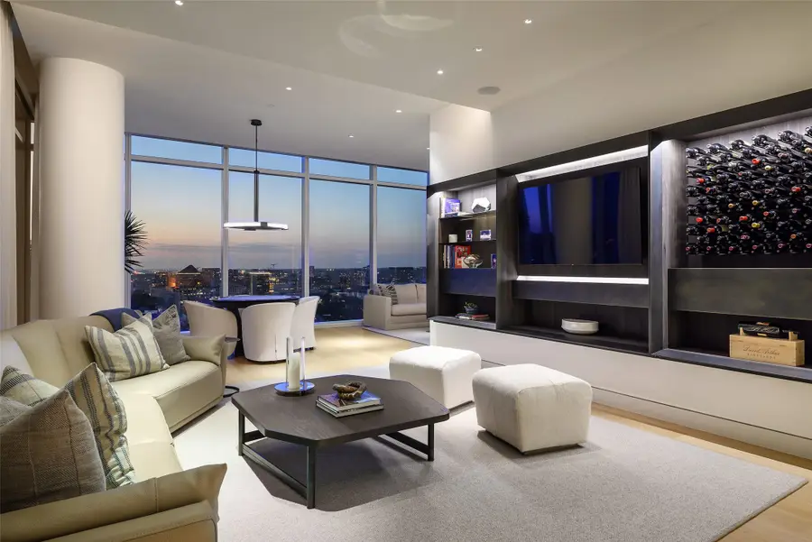 1747 Leonard Street #1901, Dallas, TX 75201 - Image #2