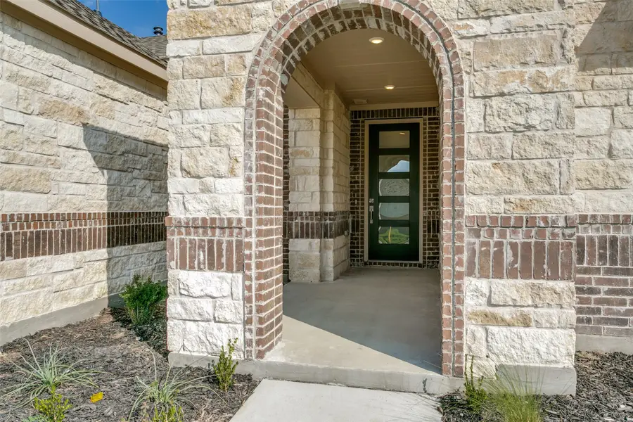 102 Hudson Lane, Justin, TX 76247 - Image #2