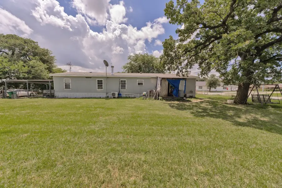 308 S Mill Street, Bowie, TX 76230 - Image #2