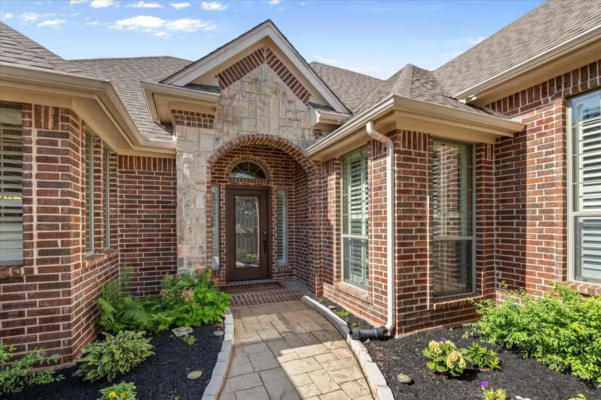 4932 Ridge Circle, Benbrook, TX 76126 - Image #1