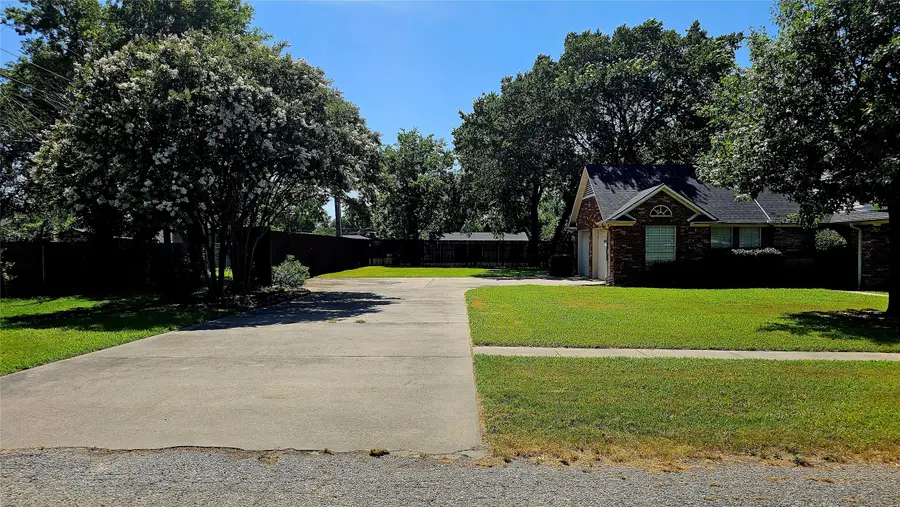 907 N Main Street, Leonard, TX 75452 - Image #2