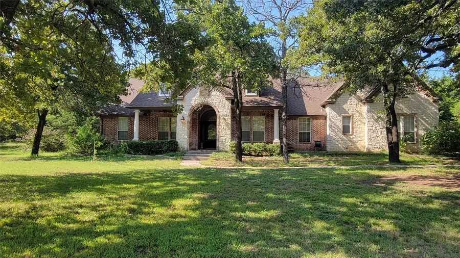 735 Sleepy Hollow Lane, Valley View, TX 76272 - Image #2
