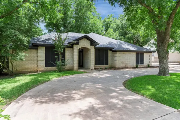 8921 N Longwood Drive, Granbury, TX 76049