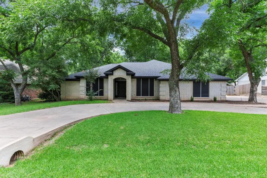8921 N Longwood Drive, Granbury, TX 76049 - Image #2