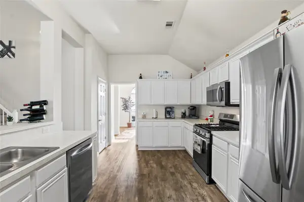 801 Cobblestone Drive, Lewisville, TX 75067