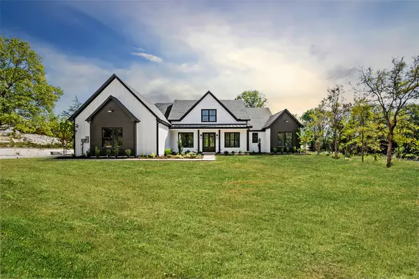 1418 Oak Hill Drive, Van Alstyne, TX 75495