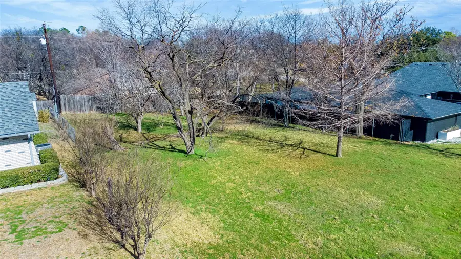 327 N Peninsula Drive, Lakewood Village, TX 75068 - Image #2