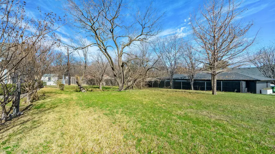 327 N Peninsula Drive, Lakewood Village, TX 75068 - Image #3