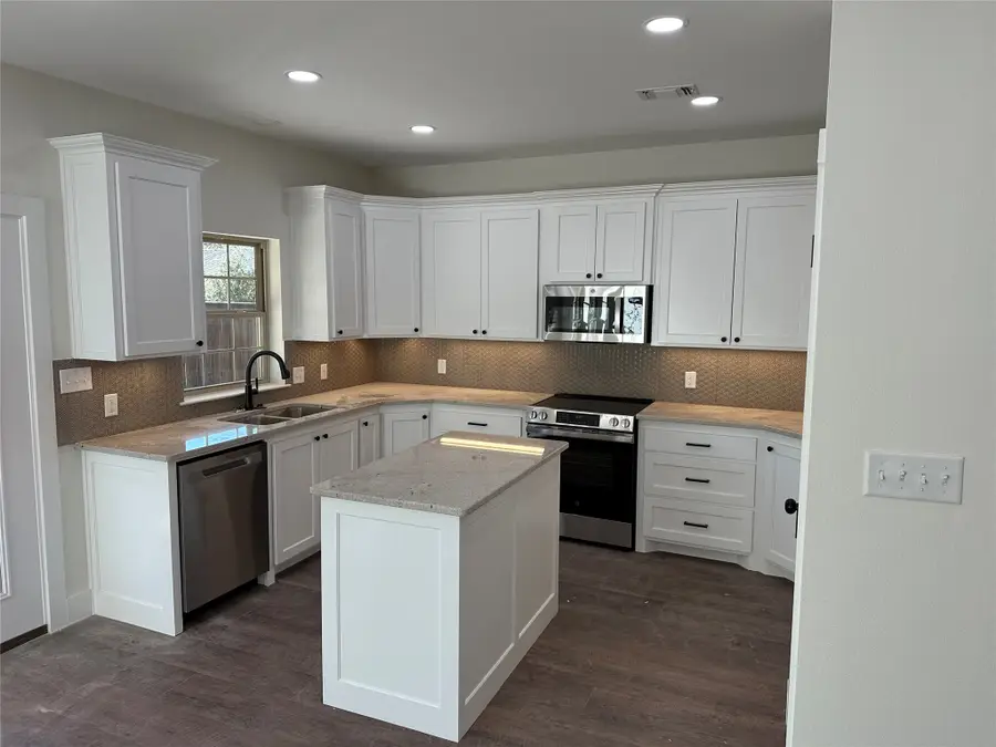 204 Ella Street, Whitesboro, TX 76273 - Image #3