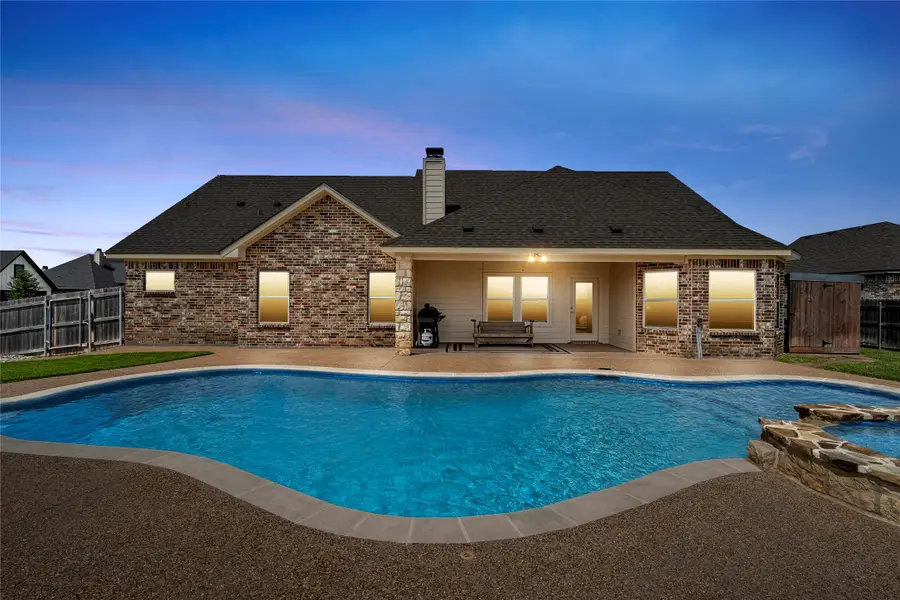 355 Cavitt Court, Robinson, TX 76706 - Image #2
