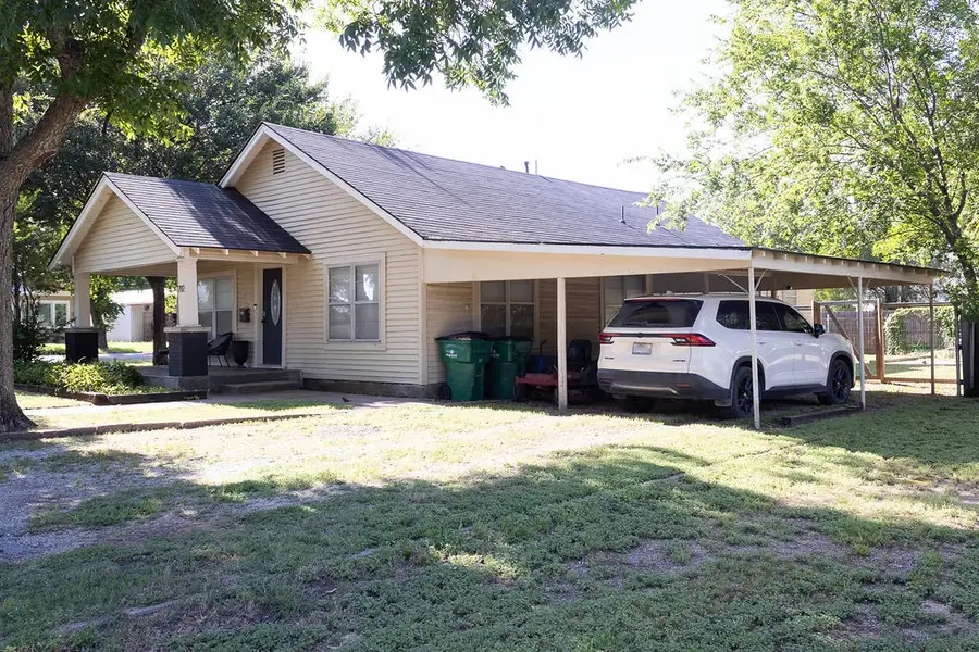 702 E Gilbert, Henrietta, TX 76365 - Image #2