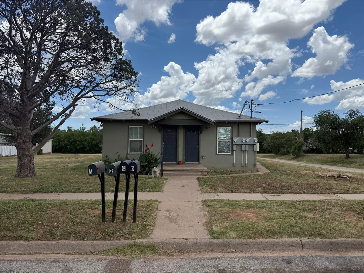 211 W Avenue D, Sweetwater, TX 79556 - Image #1