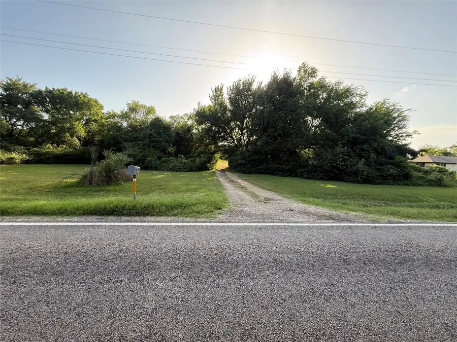 877 Farm Road 900 N, Saltillo, TX 75478 - Image #2