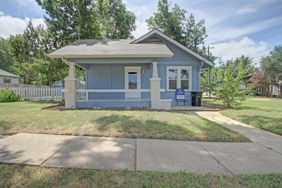 911 W Chambers Street, Cleburne, TX 76033 - Image #1