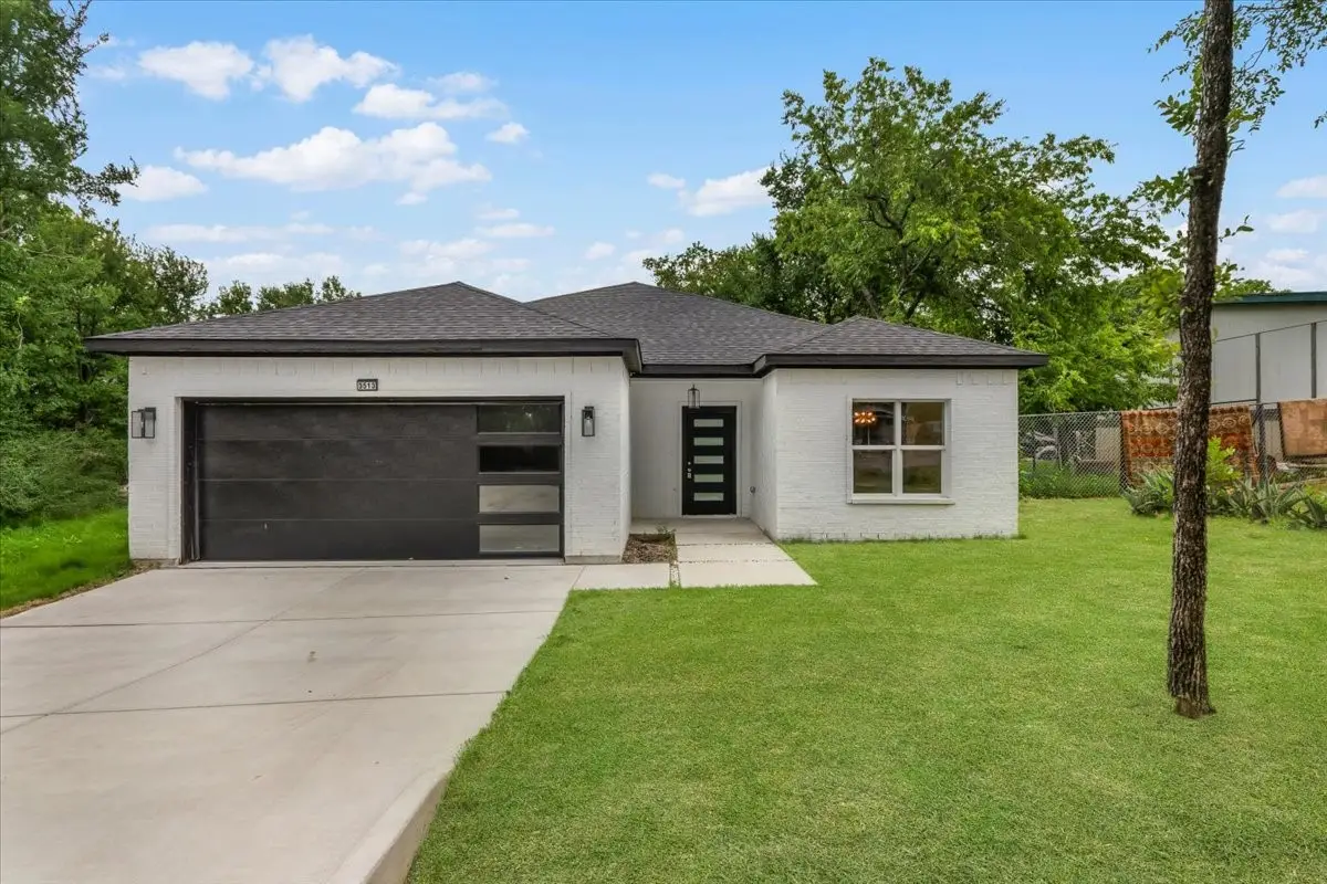 3513 Woodlake Drive, Granbury, TX 76048 - Image #1