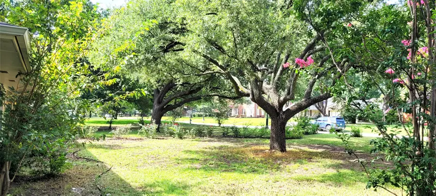 204 Overhill Drive, Waxahachie, TX 75165 - Image #2