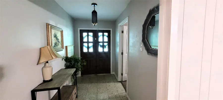 204 Overhill Drive, Waxahachie, TX 75165 - Image #3