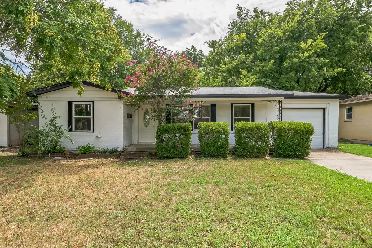 5605 Dennis Avenue, Fort Worth, TX 76114 - Image #1