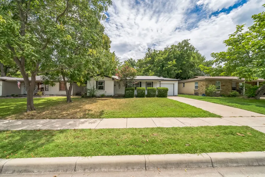 5605 Dennis Avenue, Fort Worth, TX 76114 - Image #2