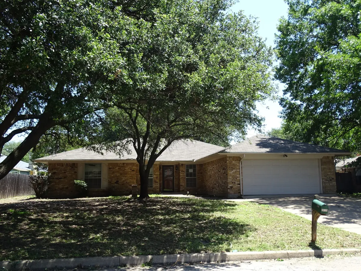 3304 Wayland Drive, Fort Worth, TX 76133 - Image #1