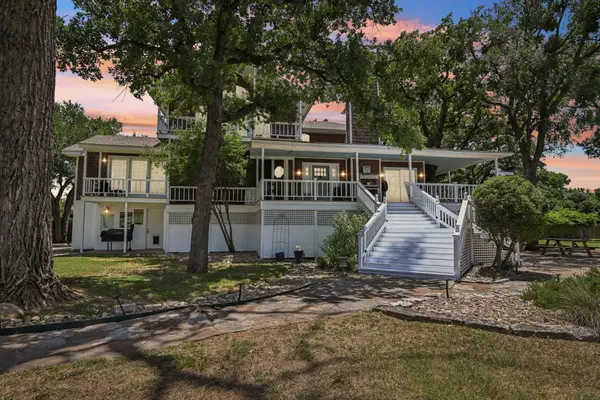 11701 Oakwood Lane, Fort Worth, TX 76179