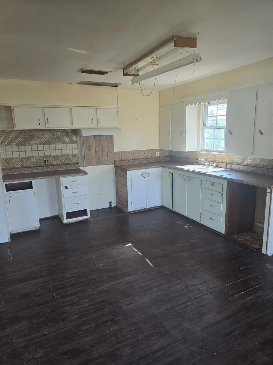 164 Broken Arrow, Comanche, TX 76442 - Image #3