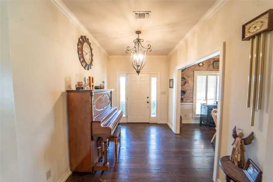 8 Northglen Road, Breckenridge, TX 76424 - Image #3