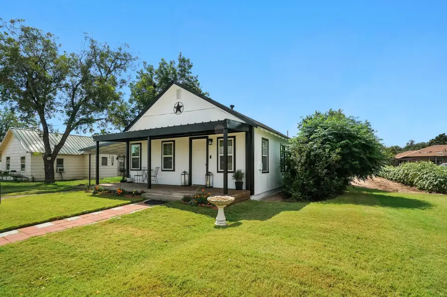 420 W D Street, Munday, TX 76371 - Image #3