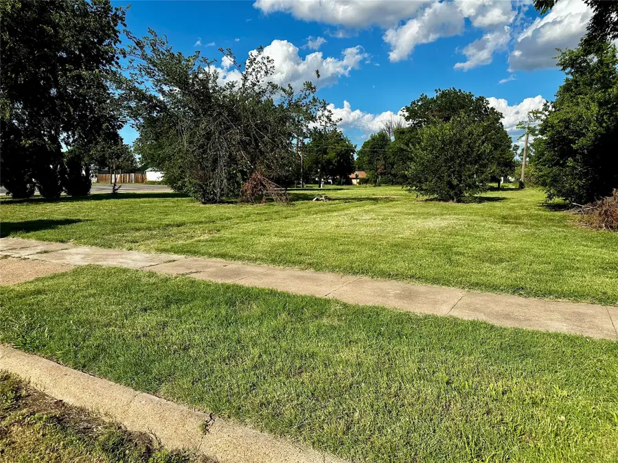 410 N East Street, Seymour, TX 76380 - Image #2