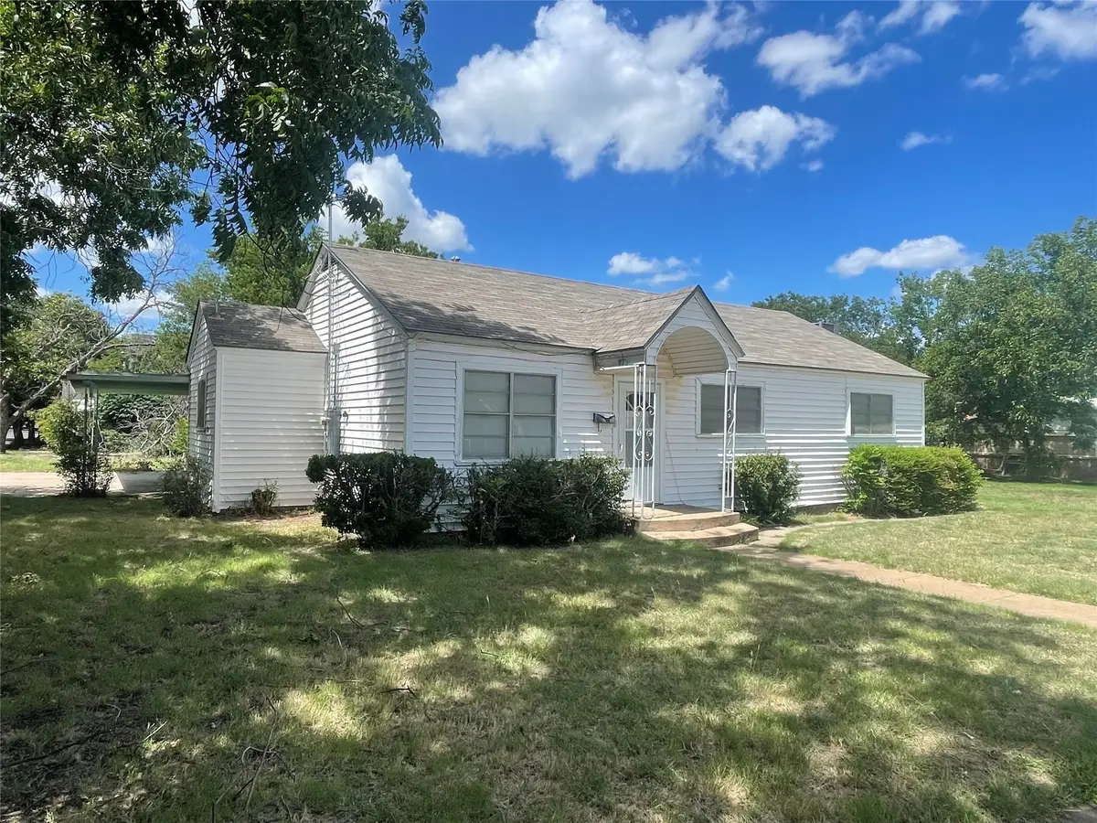 1016 W Cedar Street, Coleman, TX 76834 - Image #1