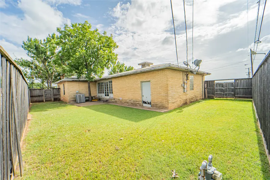 514 W Walker Street, Breckenridge, TX 76424 - Image #3