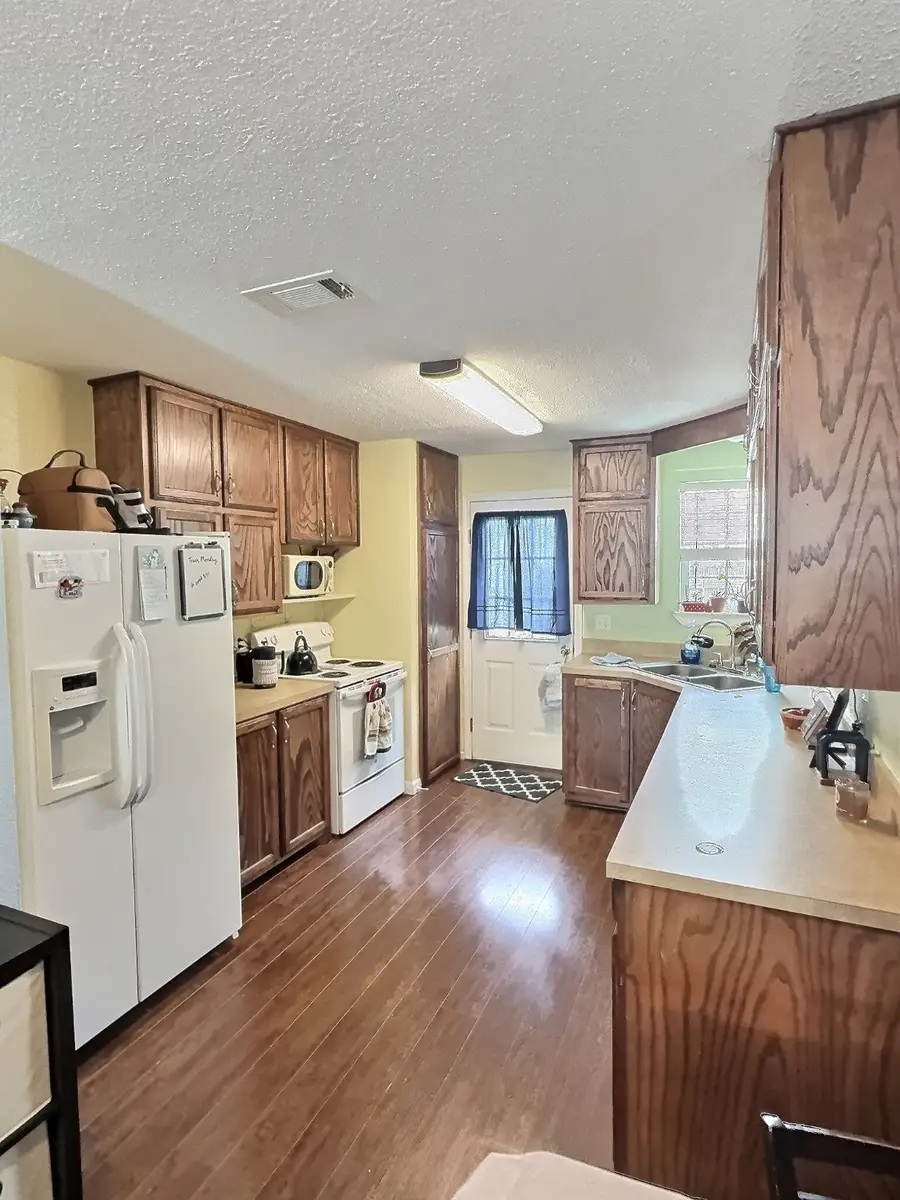 220 E Evans Avenue, Bonham, TX 75418 - Image #3