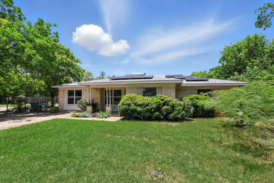 7717 Janetta Drive, North Richland Hills, TX 76180 - Image #3