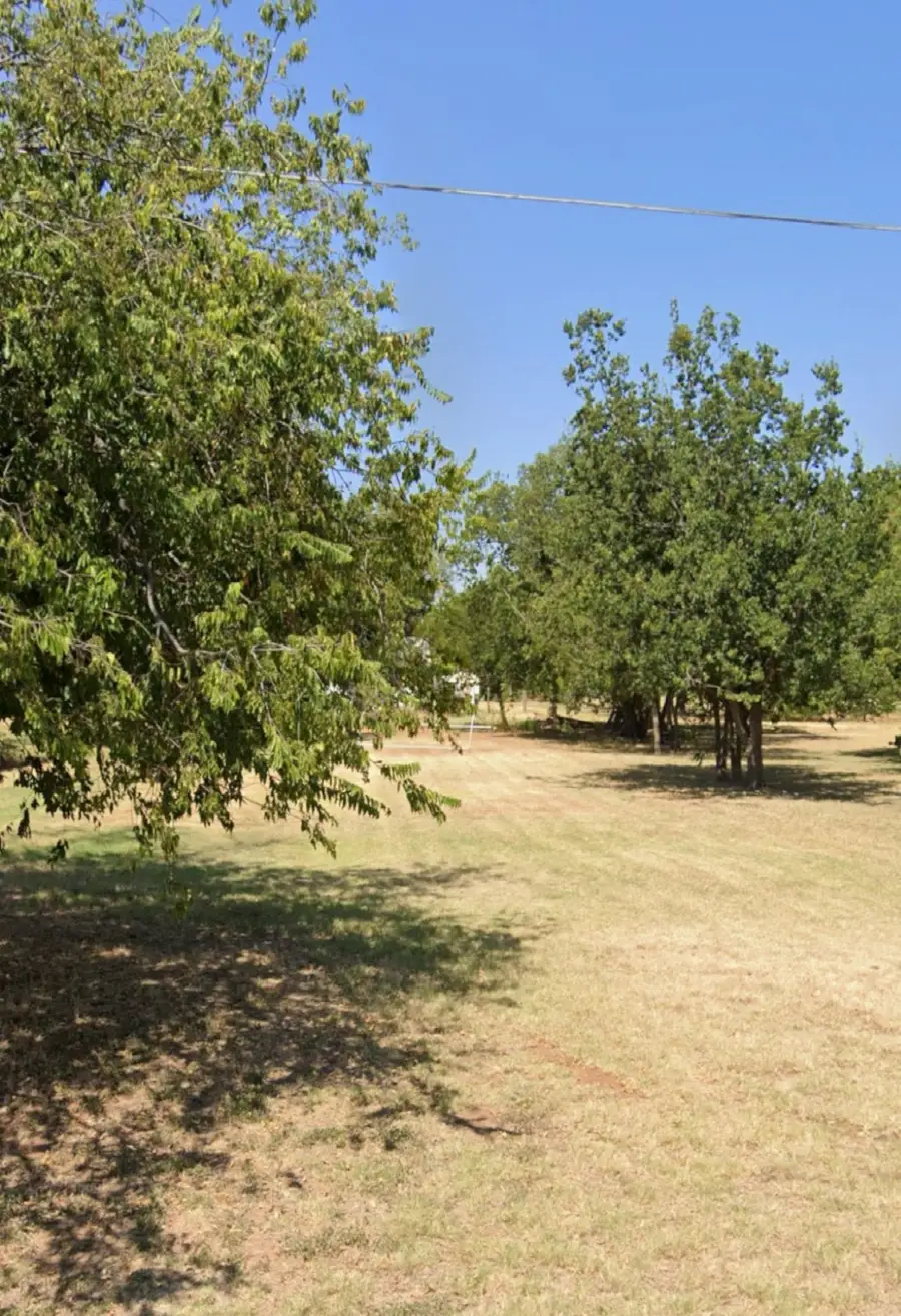 709 N Grand Avenue, Olney, TX 76374 - Image #3