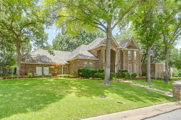 5004 Bridgewater Drive, Arlington, TX 76017