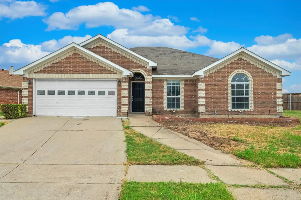 619 White Swan Drive, Arlington, TX 76002 - Image #1