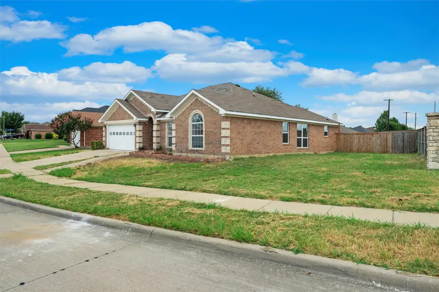 619 White Swan Drive, Arlington, TX 76002 - Image #2